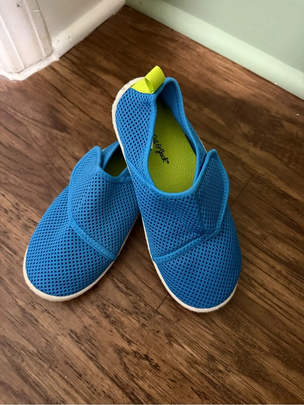 Cat & Jack kids water shoes